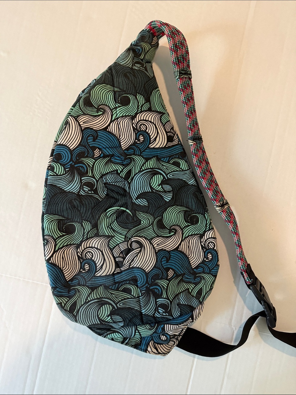 Kavu Blue, Teal & Cream Ocean  Wave Rope Sling Bag - Picture 8 of 12